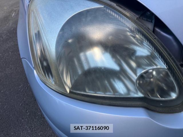 Toyota VITZ 2004-03 8210876-3