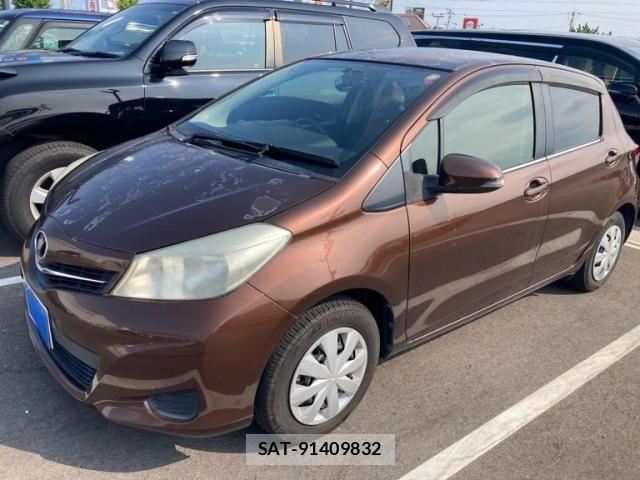 Toyota VITZ 2013-09 8210877-0
