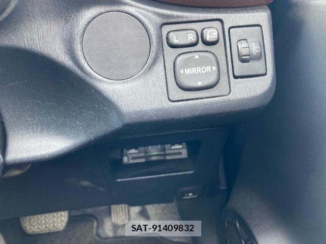 Toyota VITZ 2013-09 8210877-9