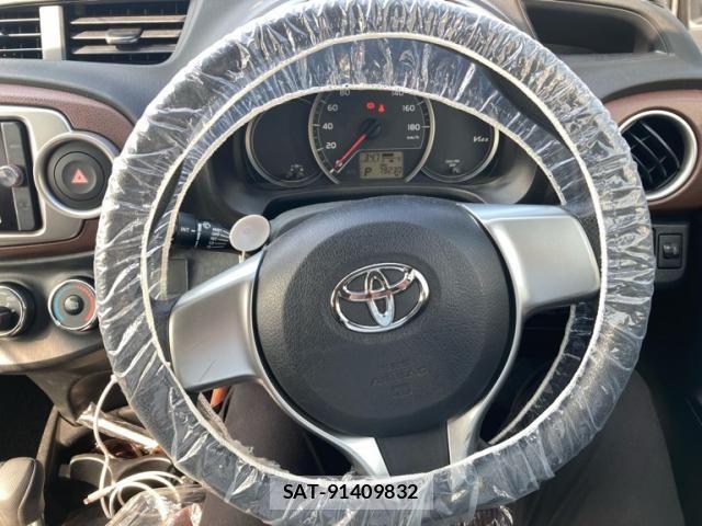 Toyota VITZ 2013-09 8210877-10