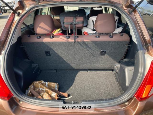 Toyota VITZ 2013-09 8210877-16