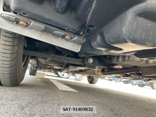 Toyota VITZ 2013-09 8210877-17