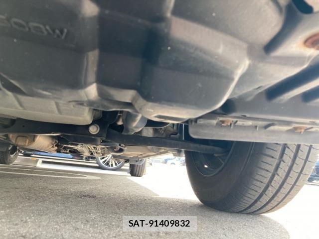 Toyota VITZ 2013-09 8210877-18