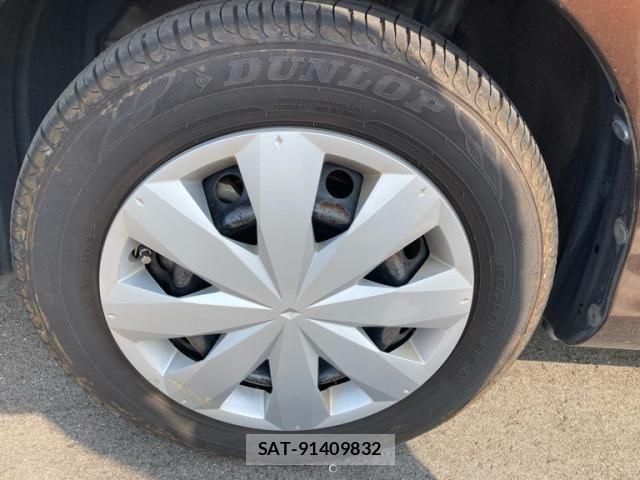 Toyota VITZ 2013-09 8210877-19