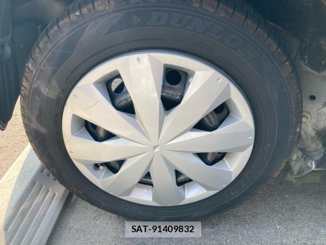 Toyota VITZ 2013-09 8210877-21