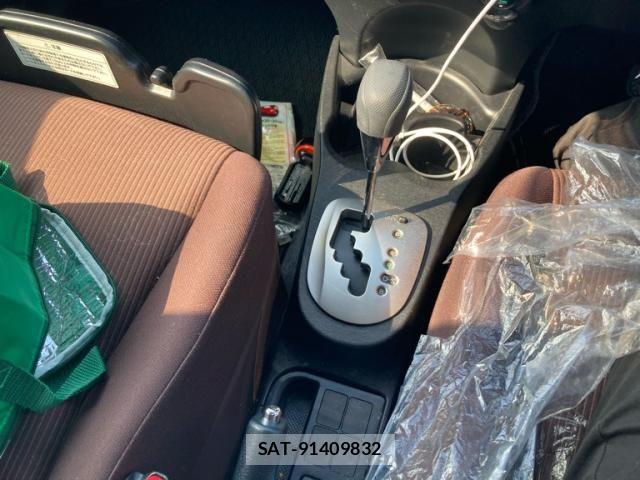 Toyota VITZ 2013-09 8210877-6