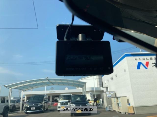 Toyota VITZ 2013-09 8210877-8