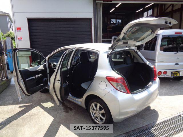 Toyota VITZ 2012-02 8210871-15