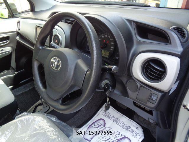 Toyota VITZ 2012-02 8210871-19