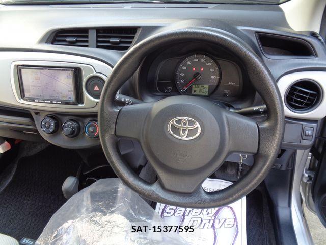 Toyota VITZ 2012-02 8210871-2