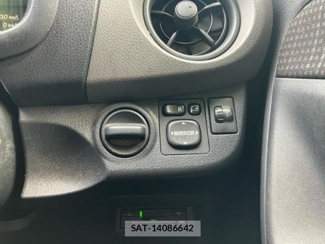 Toyota VITZ 2015-09 8232281-17