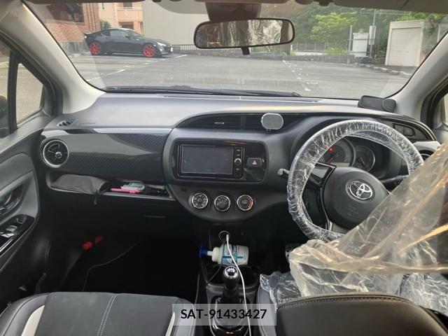 Toyota VITZ 2017-11 8232279-10