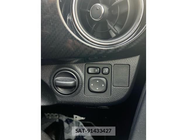 Toyota VITZ 2017-11 8232279-15