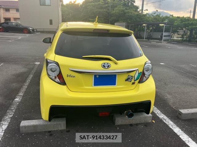 Toyota VITZ 2017-11 8232279-3