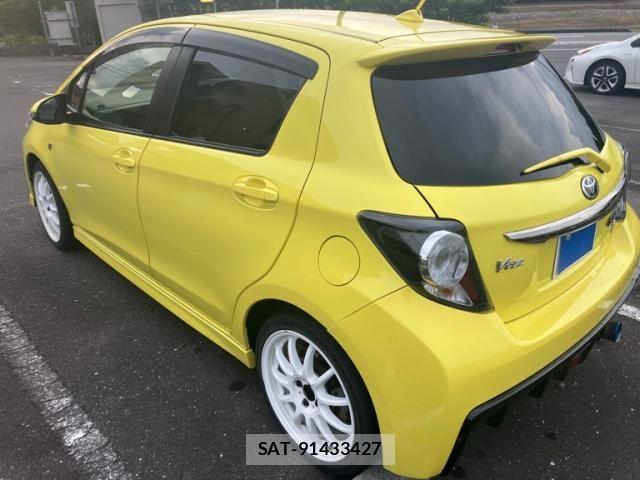 Toyota VITZ 2017-11 8232279-4