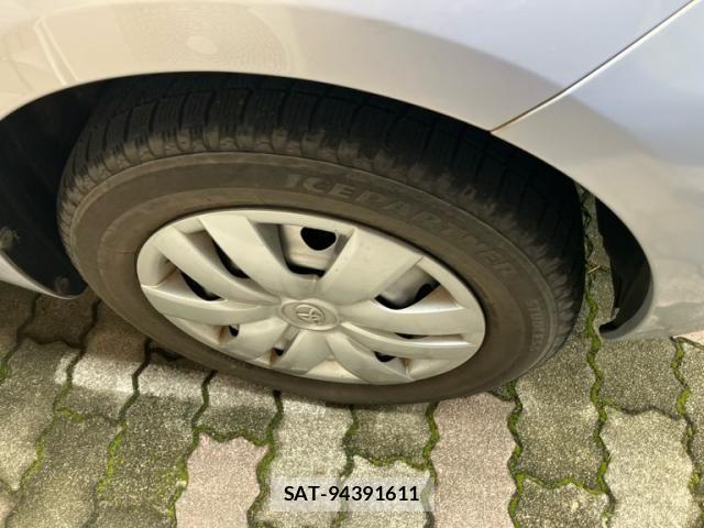 Toyota VITZ 2009-01 8232288-2