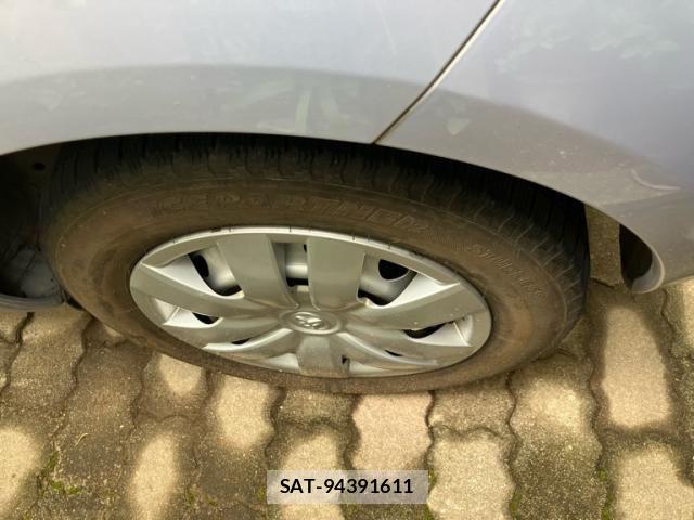 Toyota VITZ 2009-01 8232288-4