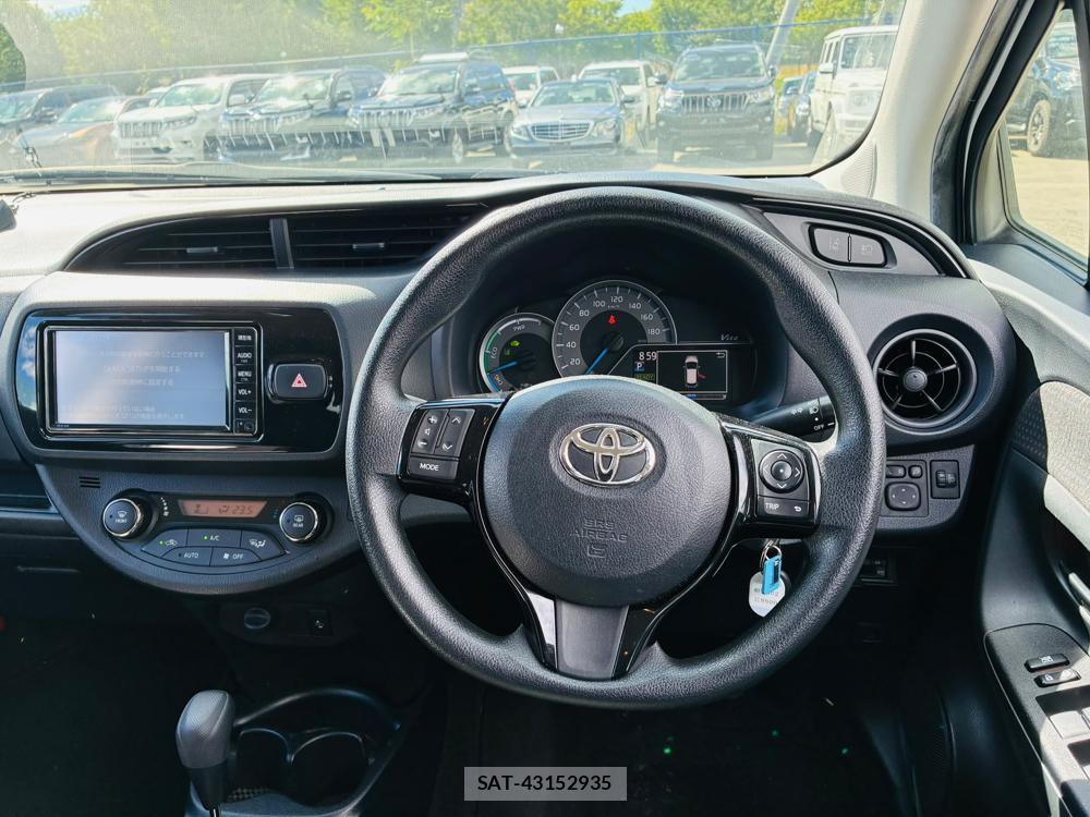 Toyota VITZ 2019-07 8107904-13