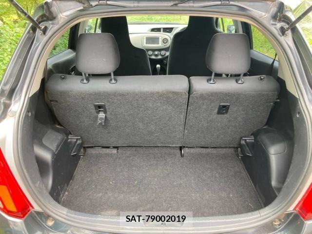 Toyota VITZ 2011-06 8247072-13
