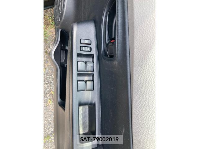 Toyota VITZ 2011-06 8247072-16