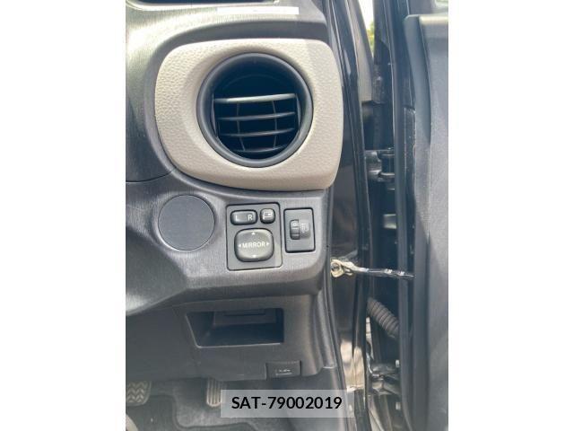 Toyota VITZ 2011-06 8247072-17