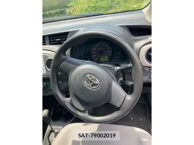 Toyota VITZ 2011-06 8247072-18