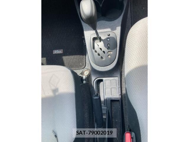 Toyota VITZ 2011-06 8247072-19