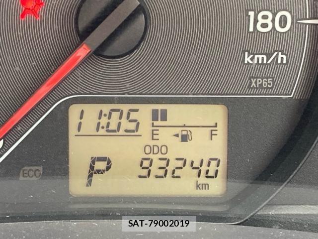 Toyota VITZ 2011-06 8247072-23