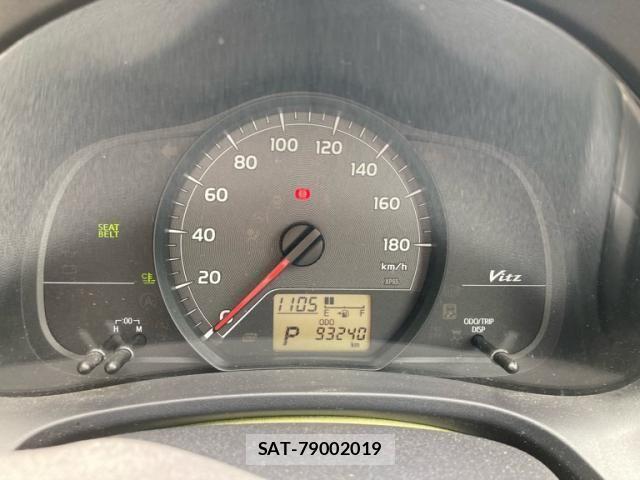 Toyota VITZ 2011-06 8247072-24