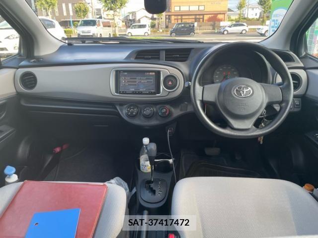 Toyota VITZ 2012-04 8247073-15