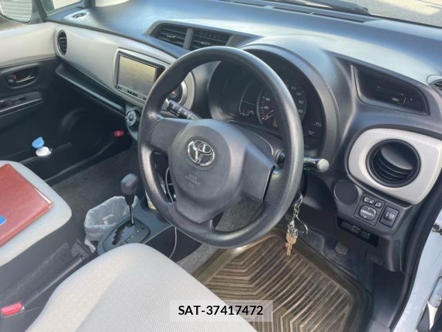 Toyota VITZ 2012-04 8247073-16