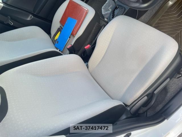 Toyota VITZ 2012-04 8247073-17