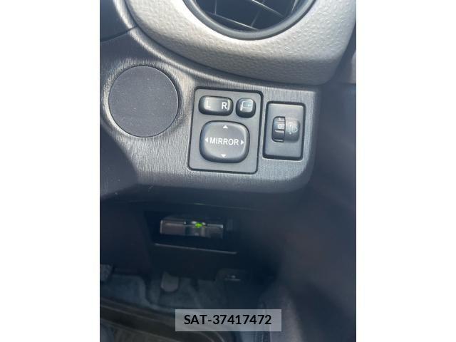Toyota VITZ 2012-04 8247073-18