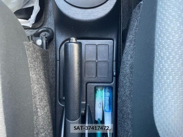 Toyota VITZ 2012-04 8247073-21