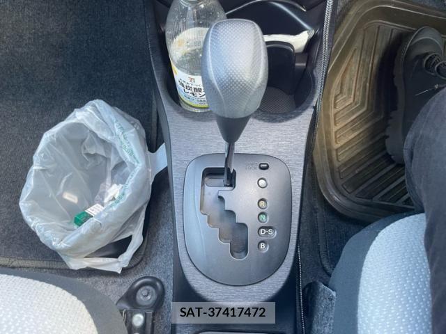 Toyota VITZ 2012-04 8247073-22