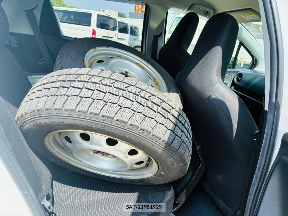Toyota VITZ 2019-06 8091779-8