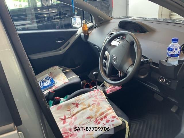 Toyota VITZ 2009-02 8317880-5