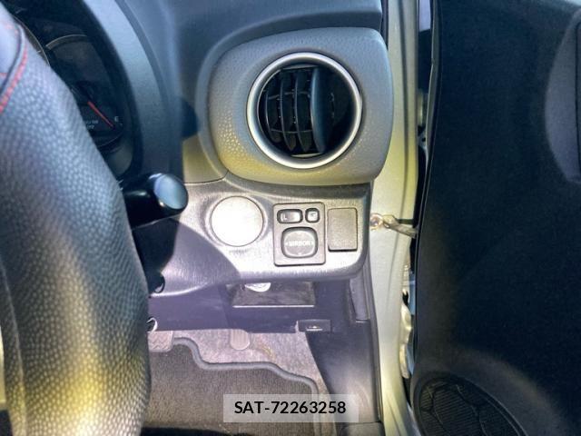 Toyota VITZ 2013-06 8317873-11