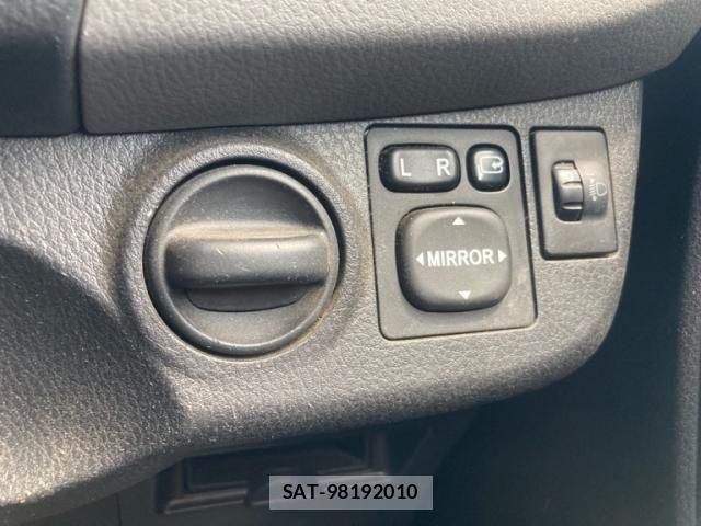 Toyota VITZ 2015-09 8317878-23