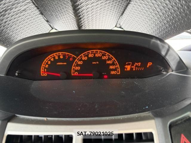 Toyota VITZ 2009-11 8317877-11