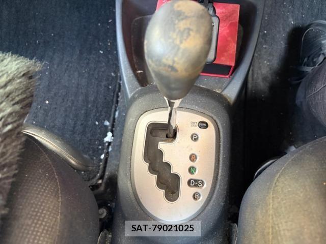 Toyota VITZ 2009-11 8317877-16