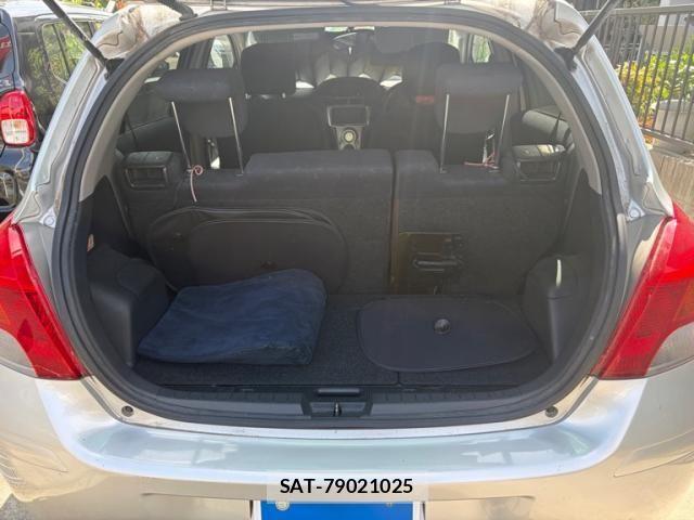 Toyota VITZ 2009-11 8317877-6