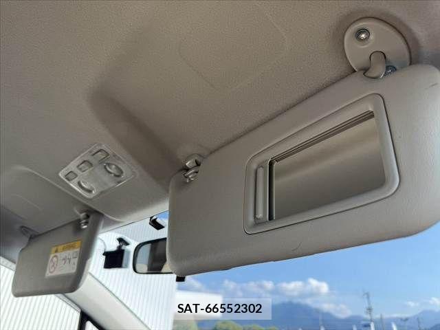 Toyota VITZ 2017-07 8317872-29