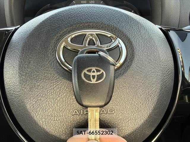 Toyota VITZ 2017-07 8317872-5