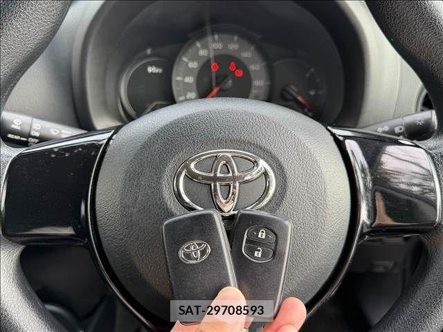 Toyota VITZ 2017-04 8338380-17
