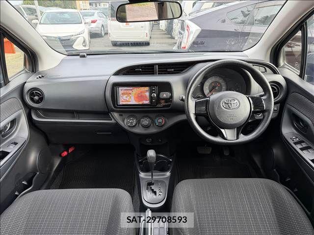 Toyota VITZ 2017-04 8338380-1