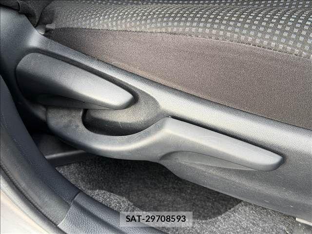 Toyota VITZ 2017-04 8338380-26