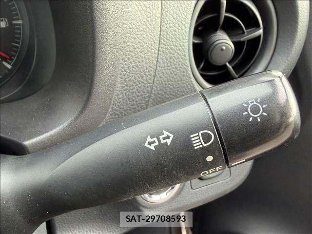 Toyota VITZ 2017-04 8338380-27