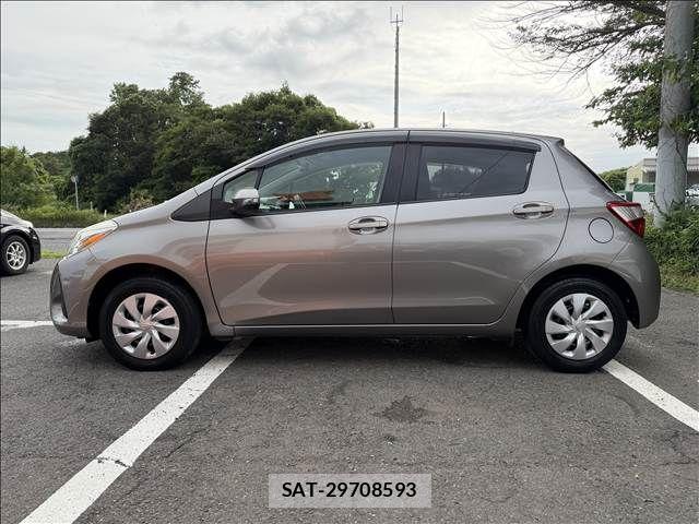 Toyota VITZ 2017-04 8338380-5