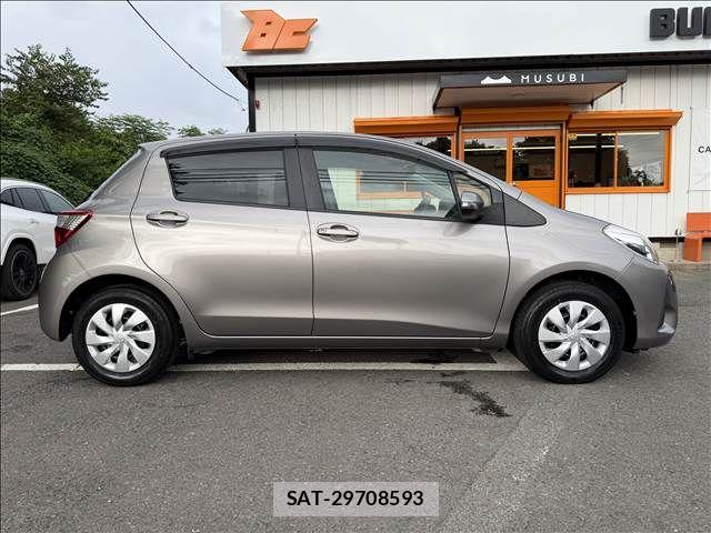 Toyota VITZ 2017-04 8338380-6
